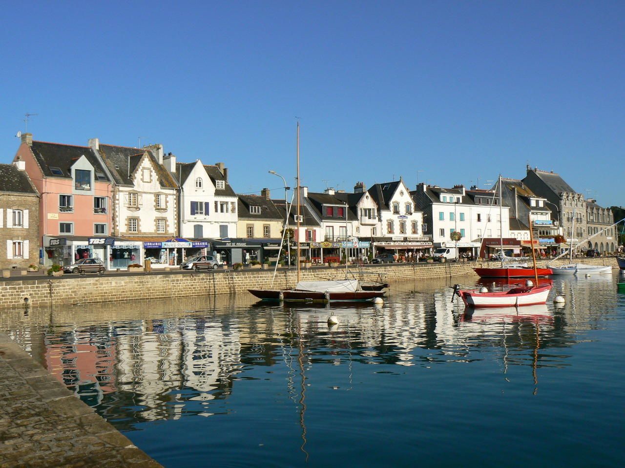 Le port de La Trinité-sur-Mer en plein jour